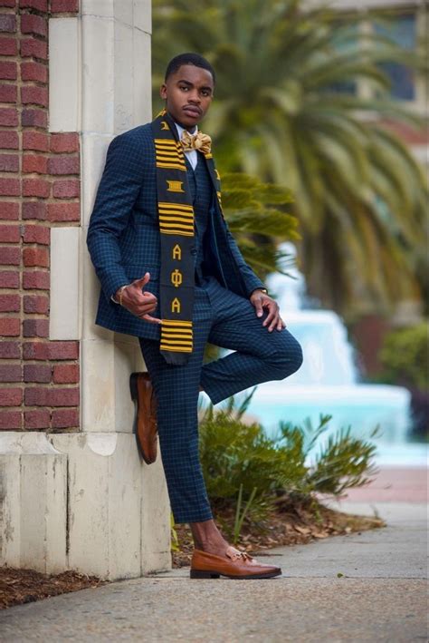 Men S Graduation Outfits Senior Graduates Portrait Ideas For Guys