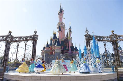 Последние твиты от disneyland resort (@disneyland). What's on at Disneyland Paris this year?