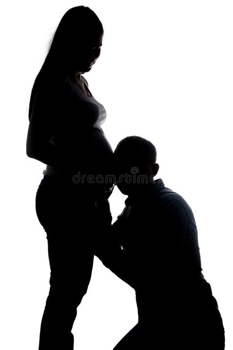 schattenbild des ehemanns schwangere frau betrachtend stockbild bild von verbunden paare
