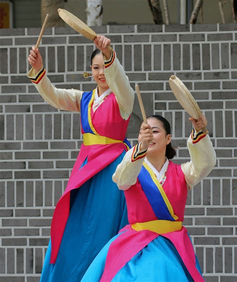 pin-by-yono-hong-on-korean-traditional-dance-korean-dress,-traditional-fashion,-korean-traditional