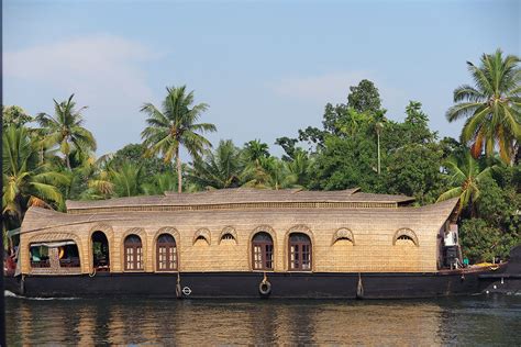 Backwaters Of Kerala Best On A Houseboat Travelgeekery