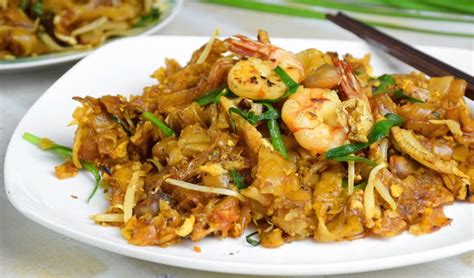 Contohnya kalau mau goreng tiga pinggan, maka kena guna tiga biji telur. Kuey Teow Goreng Recipe
