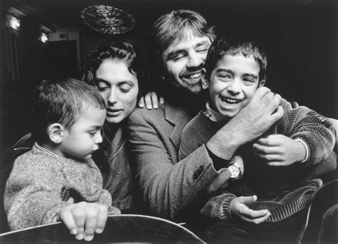 Ele nasceu numa fazenda de vinicultores de lajatico, em 22 de setembro de 1958. All sizes | Andrea Bocelli and family | Flickr - Photo ...