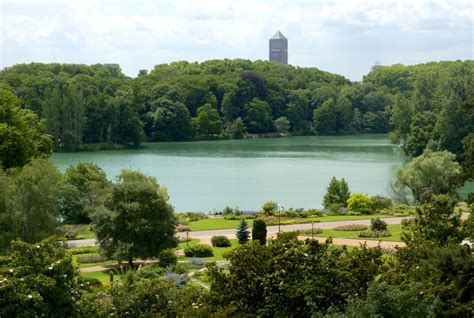 Situé sur les bords du rhône, le parc de la tête d'or couvre une superficie de 105 hectares. Parc de la Tête d'Or in Lyon - A Legendary Park for Urban ...