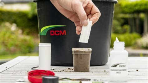 Ist dieser unter einem wert von 5,5 verhilft der kalk dem boden zu einer neutraleren zusammensetzung. Rasen kalken: Warum Rasen Kalk braucht und wann man kalken ...