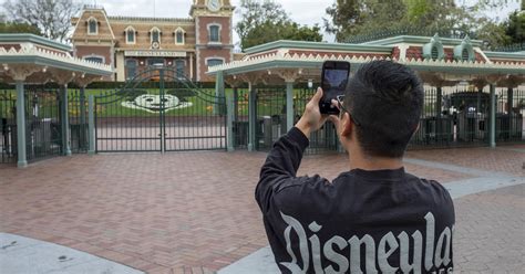 Ceo Disneyland To Recall Furloughed Employees For Reopening By Late