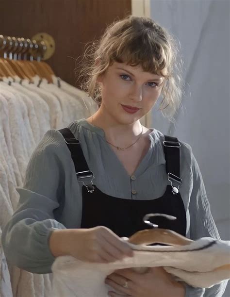 Where To Get Taylor Swift S Outfits From Her Folklore And Evermore Era