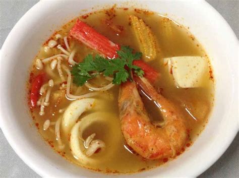 Apa yang menarik tentang resepi ini ialah anda hanya perlu menggunakan satu periuk sahaja. Instant Tom Yam Seafood Recipe | FoodClappers