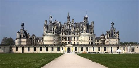 ʃɑto d(ə) ʃɑ̃bɔʁ) in chambord, centre region, france, is one of the most recognisable châteaux in the world because of its very distinctive french. zamek Chambord fasada | Zamki, Fasada