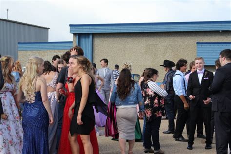 Sexsmith Secondary Grads Hit The Road For Graduation Parade My Grande Prairie Now
