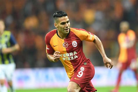 Football Turquie Falcao gravement blessé au visage après un choc à l