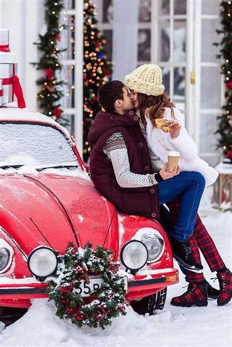 15 Cute Christmas Photos For Couples To Show Love Outdoor Christmas