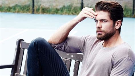 Mert öcal, ilk olarak best model of turkey olduktan sonra hemen ardından 2004 yılında best model of the world yarışmasını kazanmıştır. Mert Öcal kimdir? Survivor 2020 ünlüler takımı yarışmacısı Mert Öcal kaç yaşında?