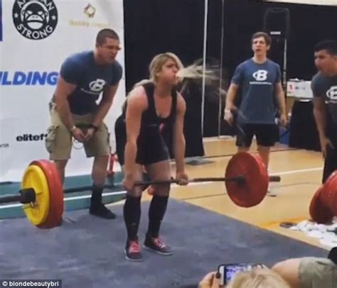 Female Powerlifter Throws Up Over Judges In The Front Row During