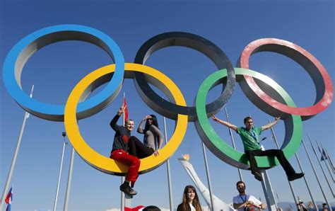 بطاقة سوداء لمدربة الفريق الألماني كيم راينر، بتنحيتها عن ممارسة دورها فيما تبقى من الألعاب الأولمبية طوكيو 2020. اليابان: 13 مليار دولار لدورة الألعاب الأولمبية 2020 | فلسطين أون لاين