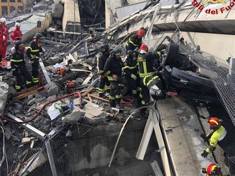 Maybe you would like to learn more about one of these? Crollo del ponte a Genova, 39 i morti ma si temono «decine ...
