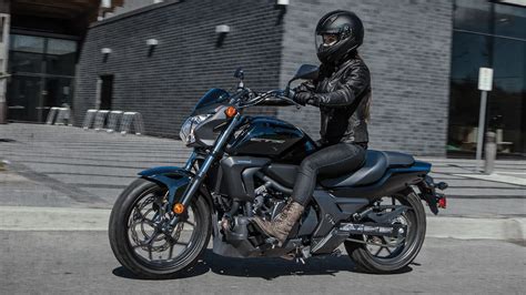 Below is a list of the coolest, most competent bikes on the road today that don't require you to row your own gears. Best Starter Motorcycles for 2015