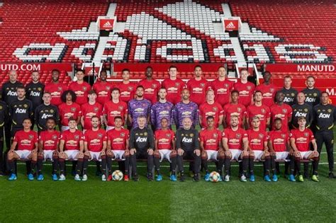 Find dozens of man united's hd logo wallpapers for desktop. Manchester United Team Photo 2019 20 di 2020 | Sepak bola