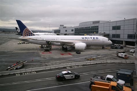 Indian Doctor Arrested For Allegedly Groping 16 Year Old On United Airlines Flight Ibtimes India