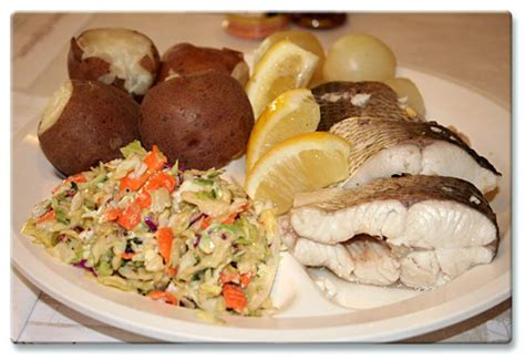 Door county fish boils are often served with melted butter, potatoes, onions, vegetables, coleslaw, and bread. Pin by Small Business Milwaukee on wisconsin | Door county ...