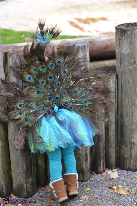 I've left the best (and the hardest) part of the costume for last. DIY Peacock Costume for Girls | Mind Blowing DIY Costumes - Photo 2/6