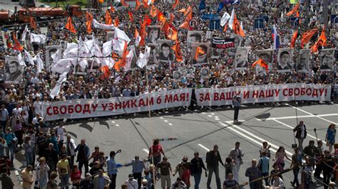 Thousands Of Anti Putin Protesters March In Moscow Call For Release Of