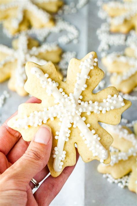 Meringue powder may be the gold standard for royal icing, but you can make a beautifully smooth alternative with egg whites instead. Easy Royal Icing Recipe For Sugar Cookies -- this easy ...