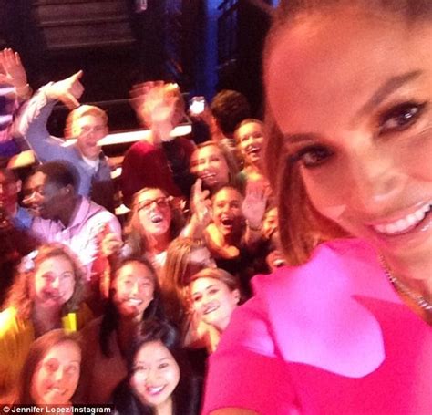 Jennifer Lopez Arrives For American Idol Taping In Hot Pink Jeans And Matching Top Daily Mail