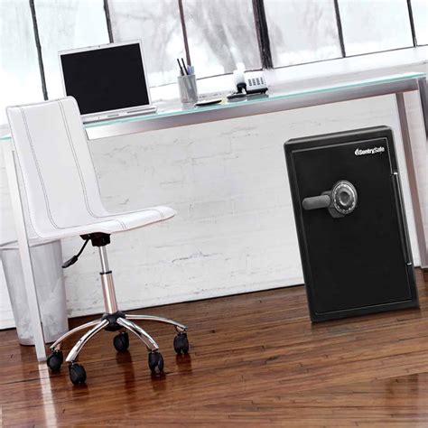 How to open an expensive safe. How to Open a Sentrysafe Without a Key or Combination?