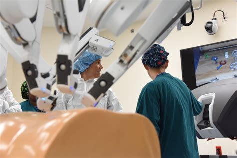Robotic Surgery Training Program Aims At Improving Patient Outcomes U S Department Of Defense