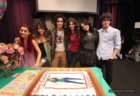 Victoria Justice On Set Of Victorious Surprise Birthday Party 10 Gotceleb