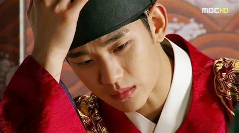 Kala itu, wol masih bernama heo yeon woo dan dikenal. Moon Embracing the Sun (Hangul: 해를 품은 달; RR: Haereul Pum ...