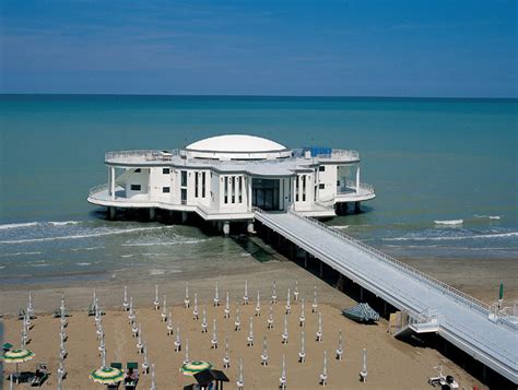A solo un anno dall'apertura il ristorante iamaki sushi garden di senigallia è stata inserito, dalla famosa rivista il gambero rosso , tra i 250 migliori ristoranti di sushi d'italia. Senigallia: A Tale of Two Seasons | ITALY Magazine
