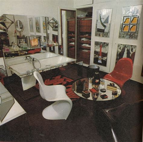 Hier ein paar unbekannte fakten über den designer. Karl Lagerfeld Memphis designed apartment. | Karl the ...