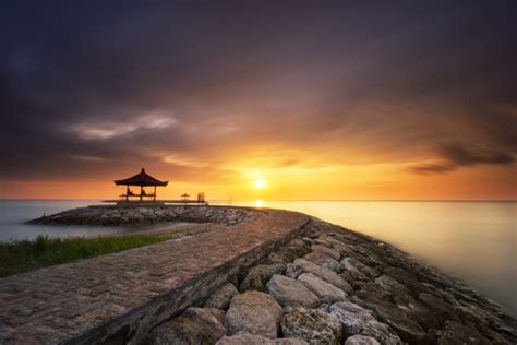 4. Menikmati Pantai di Bali