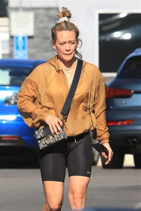 Hilary Duff In A Beige Jacket Was Seen Out In La 11242019 5 Lacelebsco