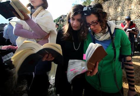 At Western Wall A Divide Over Prayer Deepens The New York Times