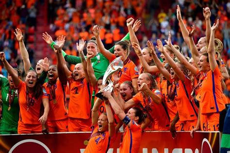 Find gifs with the latest and newest hashtags! Oranje Leeuwinnen schrijven historie met Europese titel ...