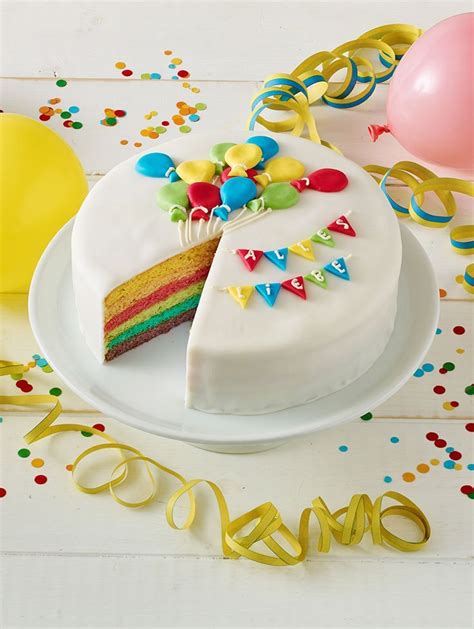 Eine wunderschöne Torte mit einer weißen Schokoladencanache Cake Recipe
