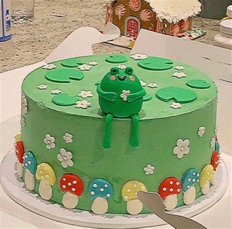 Pin By Elaina Parker On Cake In 2021 Cute Birthday Cakes Frog Cakes
