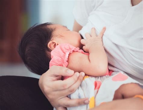 Nutrir O Bebê é Muito Mais Que Amamentar A Dupla Mãefilho Precisa