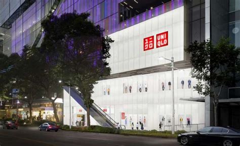 Global brand ambassador @rogerfederer has tapped into his deep love and knowledge of tennis to help create a new line of game wear with uniqlo's r&d center in paris. Uniqlo Singapore: The Japanese fashion retailer launches ...