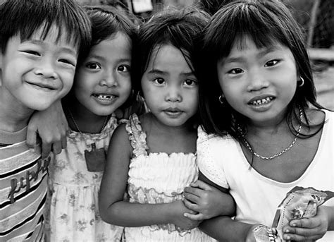 vietnamesische kinder lachen gern sind angenehm neugierig und wollten unbedingt aufs foto foto