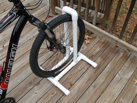The rear wheel is placed on a roller answer: DIY MTB Stand | Estacionamiento para bicicletas, Soportes ...