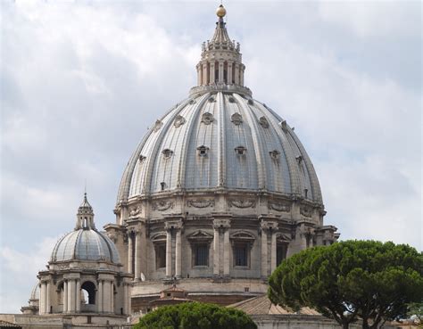 Sur Internet Le Vatican Est Officiellement Catholic
