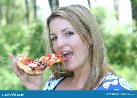 Fille Mangeant De La Pizza Photo Stock Image Du Alimentation
