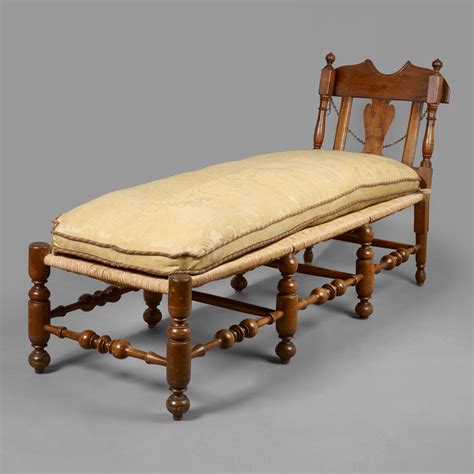Queen Anne Day Bed • Jeffrey Tillou Antiques