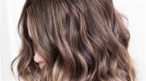 Mousy Brown Hair Is Having A Moment—so Brunettes Everywhere Can Finally Take A Break