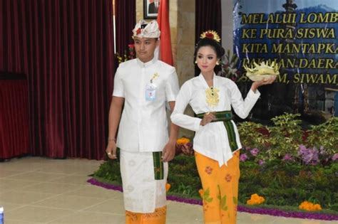 Terlengkap Pakaian Adat Bali Beserta Penjelasannya