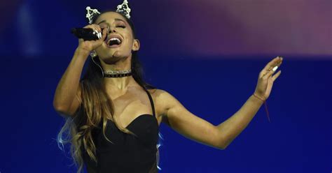 Ariana Grande Makes Nashville Scream Take Selfies